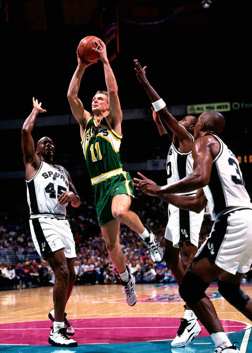 德国队碾压奥地利队,马龙点燃赛场 德国队碾压奥地利队,马龙点燃赛场