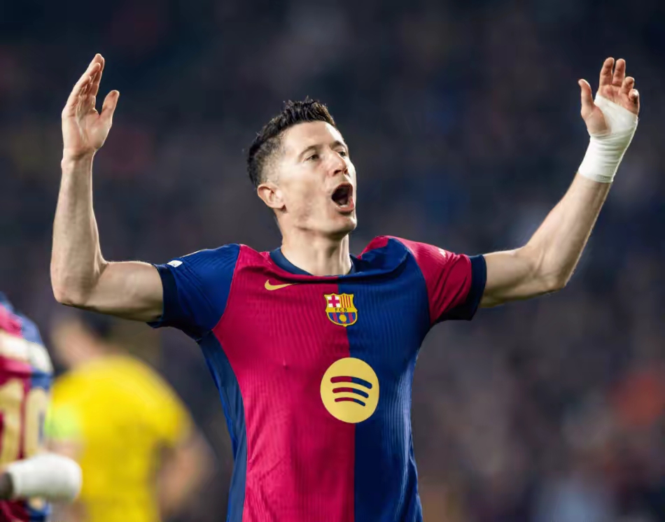 巴西完胜乌拉圭，莱万惊艳四座