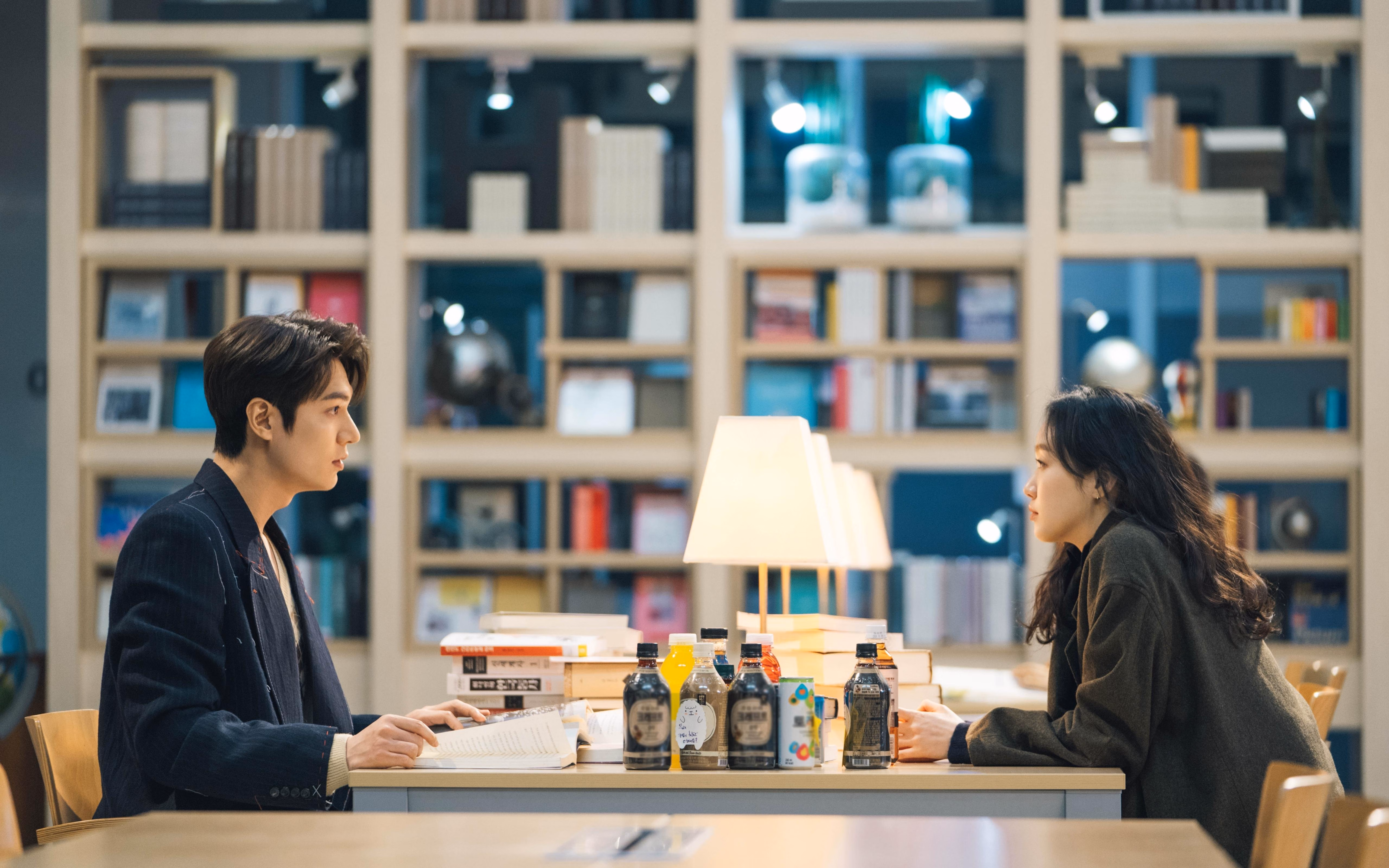 隔网相对，当奥地利足球碾压英格兰，张本智和用球拍点燃赛场