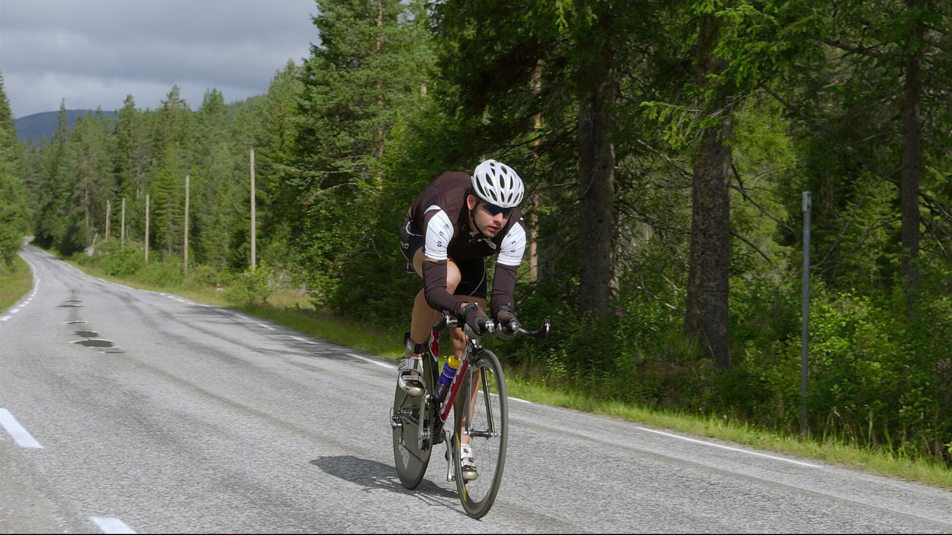 风暴眼，黄喜灿如何以寂静的节奏主宰年度焦点之夜